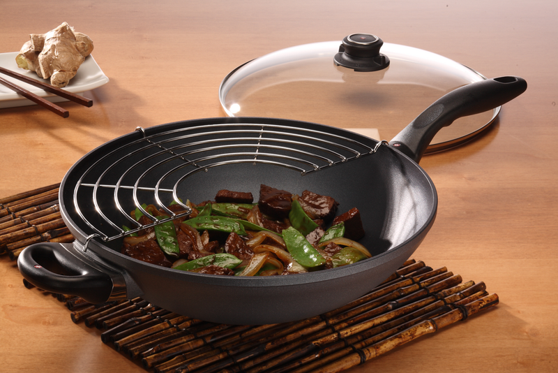 Swiss Diamond HD Nonstick Wok + rack 32 x 9.5cm 5L (15cm Flat Solid Base) with Glass vented Lid