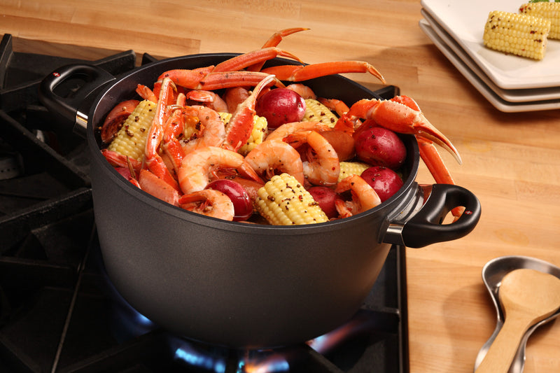 Swiss Diamond HD 28cm x 15cm 8L Nonstick Casserole Stock Pot with Glass Lid