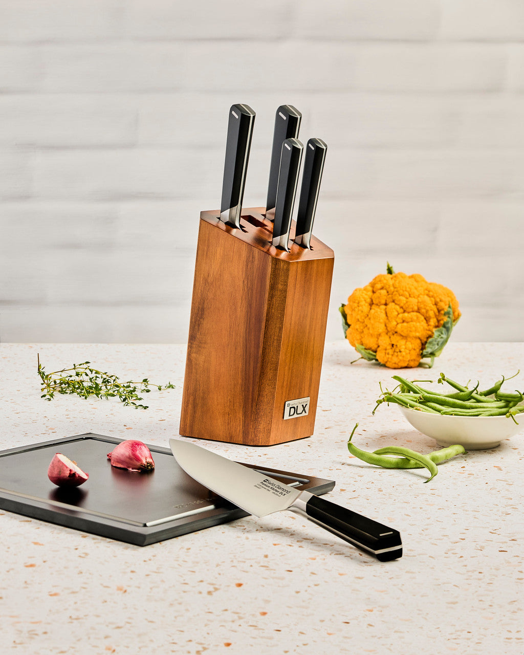Swiss Diamond Apex 6 piece knife block set life style image