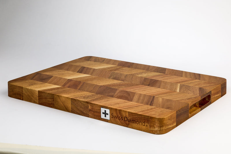SWISS DIAMOND DLX HERRING BONE CUTTING BOARD 40x30x3CM